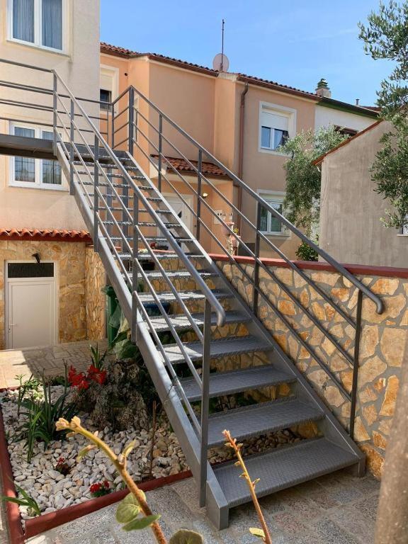 Apartman Meghan Пула Екстериор снимка