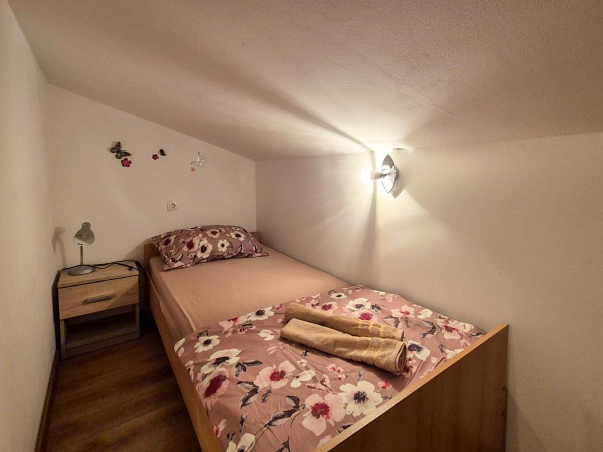 Apartman Meghan Пула Екстериор снимка